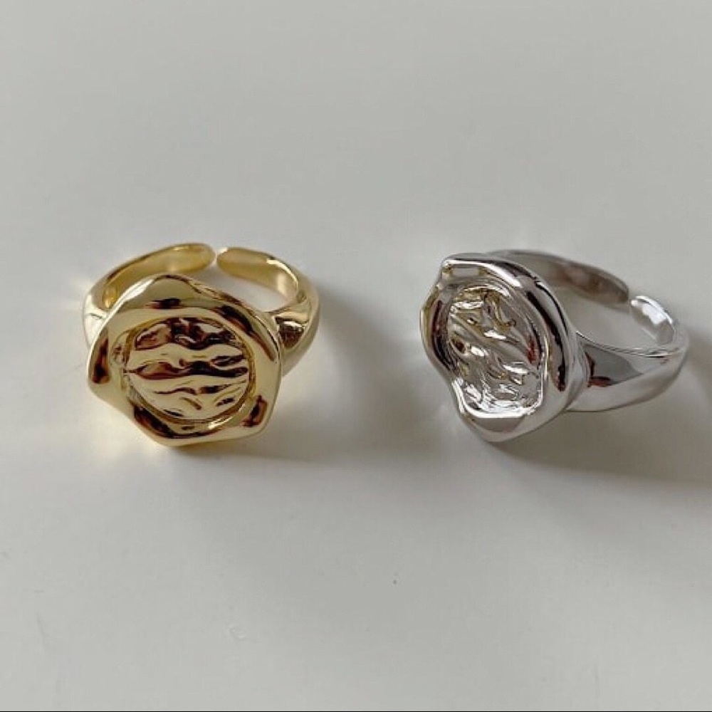 Round Abstract Ring - Picture 4 of 4
